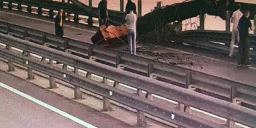جهاز الأمن الأوكراني: نفذنا عملية فريدة من نوعها بتفجير في جسر القرم للمرة الثالثة عبر تفخيخ من تحت الماء