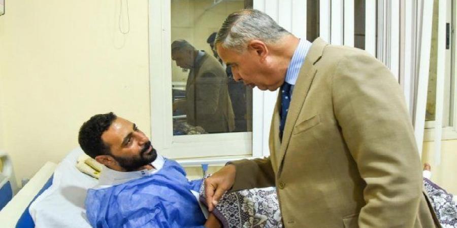 محافظ الإسكندرية يسلم السائق المتضرر من العاصفة تاكسي جديدة ويوجه بدعم شامل لأسرته