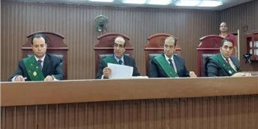 جنايات شبرا تقضي بالمؤبد والمُشدد لربة منزل وعامل بتهمة الاتجار في المخدرات