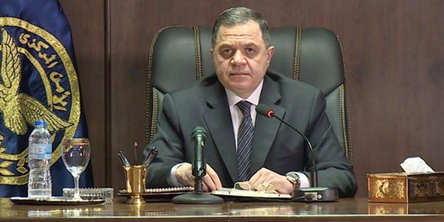 وزير الداخلية يهنئ كبار رجال الدولة بحلول عيد الاضحى المبارك 