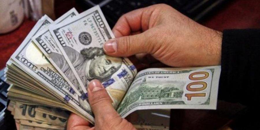 الدولار يتراجع مع تصاعد التوترات التجارية وترقّب بيانات الوظائف الأمريكية