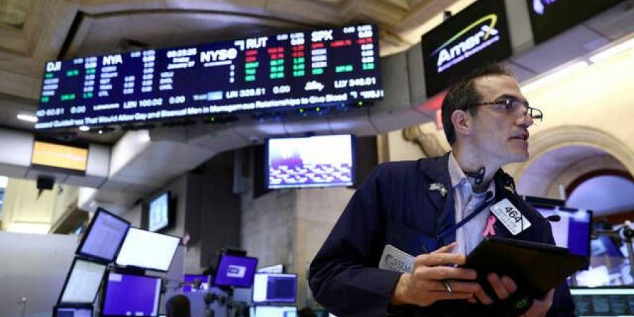 استقرار العقود الآجلة لمؤشرات وول ستريت رغم التوترات التجارية
