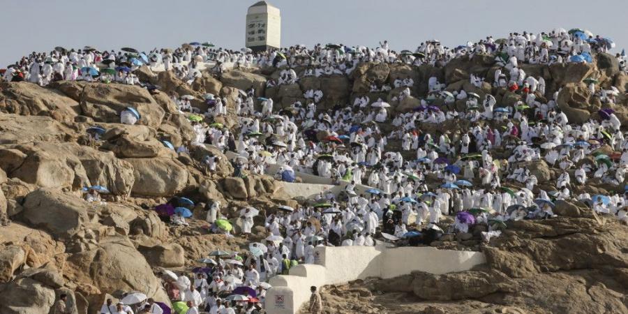 نحو 1.5 مليون حاج يقفون بعرفة لأداء ركن الحج الأعظم