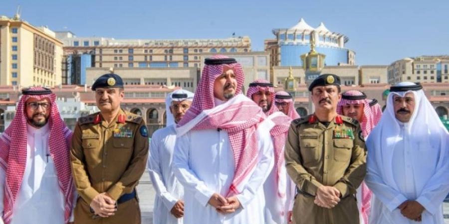أمير المدينة يقف ميدانيًا على منظومة العمل في المسجد النبوي