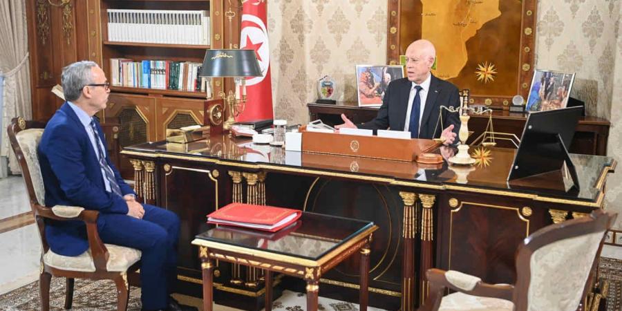 رئيس الجمهورية يتعرّض إلى إيجاد حلول لتمويل الصناديق الاجتماعية في تونس لدى استقباله وزير الشؤون الاجتماعية