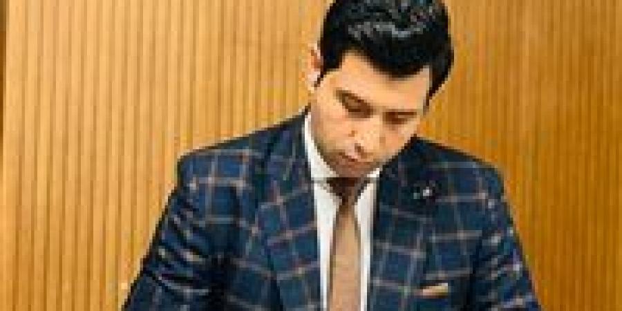 بقصيدة «ابكي يا عيني على البطل».. الإعلامي أحمد دياب يرثي خالد عبد العال بطل العاشر من رمضان