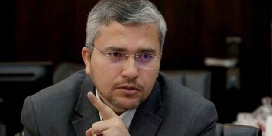نائب إيراني: لا يحق للأميركيين ابتزاز الشعب الإيراني ولن نتنازل عن حقنا بتخصيب اليورانيوم