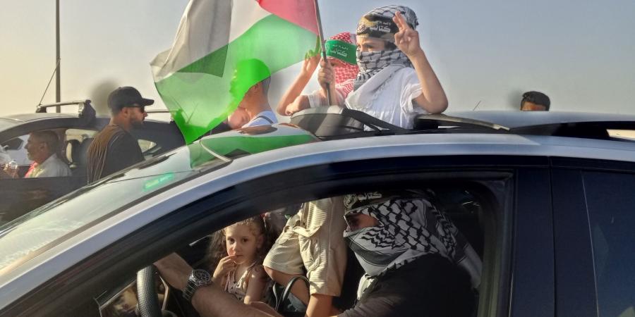 صفاقس: تجمّع شعبي وسط مدينة صفاقس لمساندة وتوديع المشاركين في"قافلة الصمود لكسر الحصار على غزة"