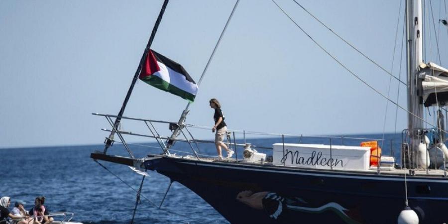 إسرائيل ترحل نشطاء سفينة مادلين عبر مطار بن غوريون