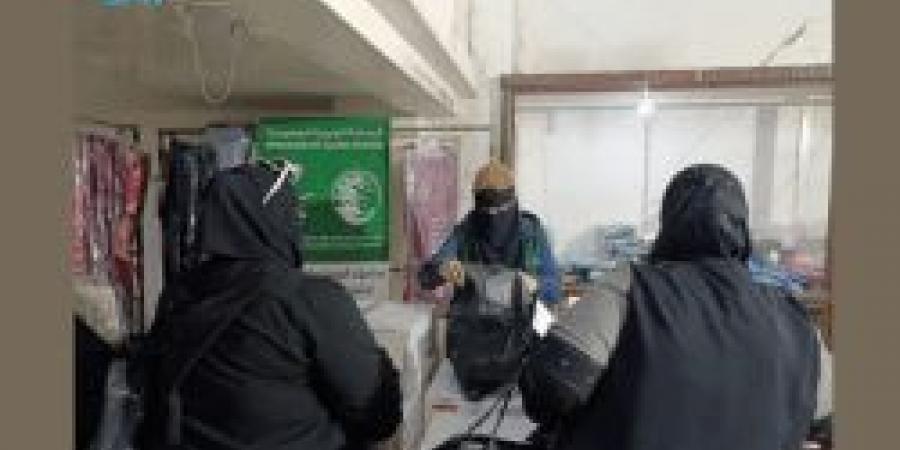 مركز الملك سلمان يوزع 139 قطعة ملابس في حلب لدعم الأسر السورية المحتاجة