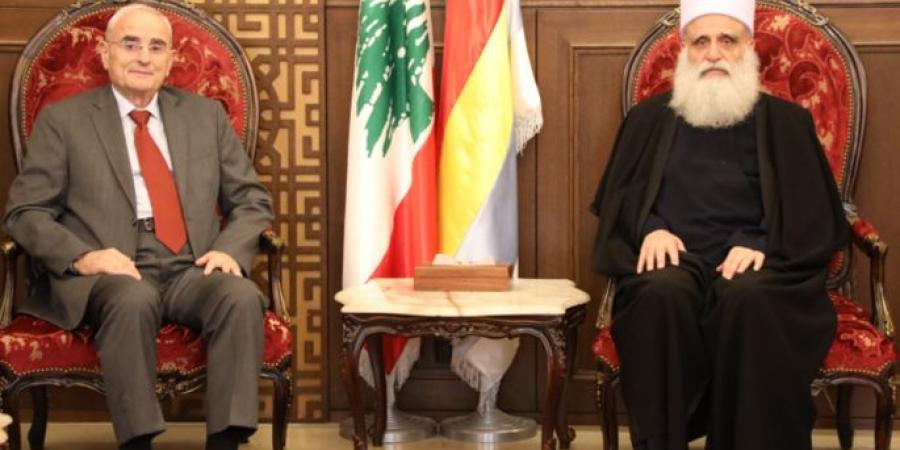 شيخ العقل استقبل وزير الدفاع وتلقى اتصالات مهنئة واتصل بشيخ العقل في سوريا