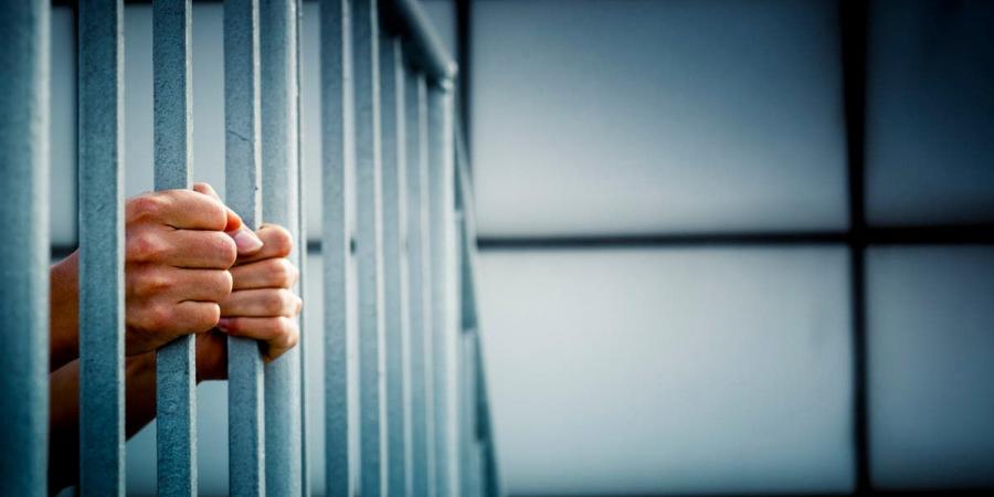 10 سنوات سجناً لمروّجي مخدرات تورّطا في استهداف الوسط المدرسي بحلق الوادي