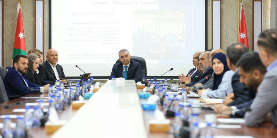 "الطاقة النيابية" تطلع على عمل صندوق تشجيع الطاقة المتجددة