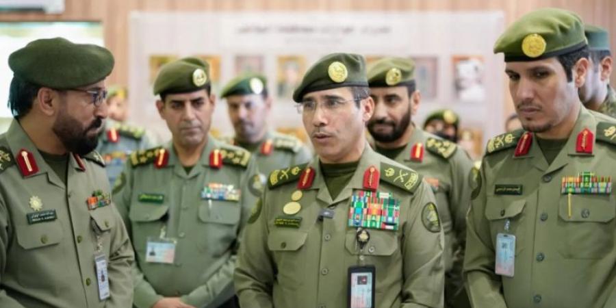 مدير عام الجوازات المكلّف يتفقد العمل في جوازات الطائف
