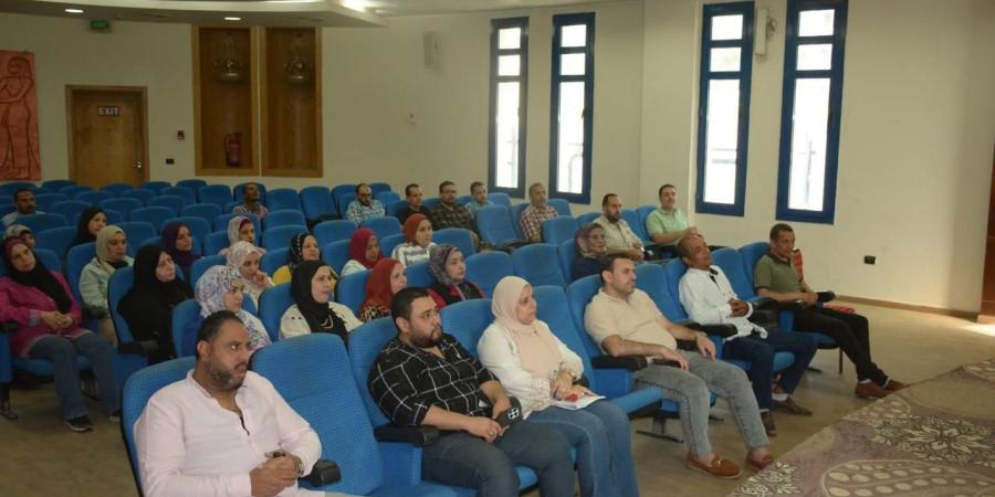 أول اجتماع لمدير مكتبة مصر العامة بالمنيا الجديد .. و"عليوه" مديرا لمركز السيطرة
