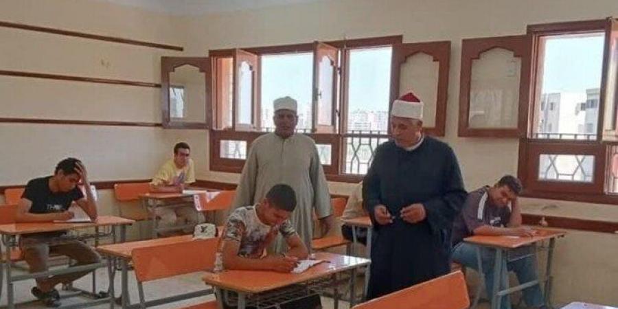 رئيس أزهرية القليوبية يتفقد امتحانات الثانوية الأزهرية
