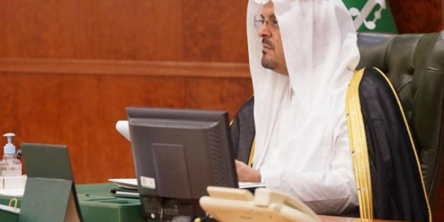 نائب أمير مكة يناقش التحضير المبكر لحج 1447هـ