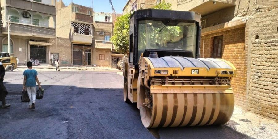 محافظ أسيوط: مواصلة أعمال رصف شوارع حي السلام بمدينة منفلوط