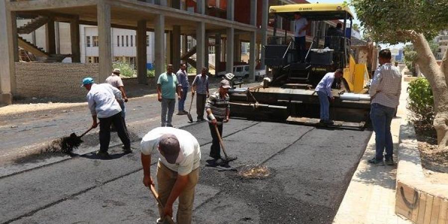 محافظ كفرالشيخ يتفقد أعمال رصف الشوارع