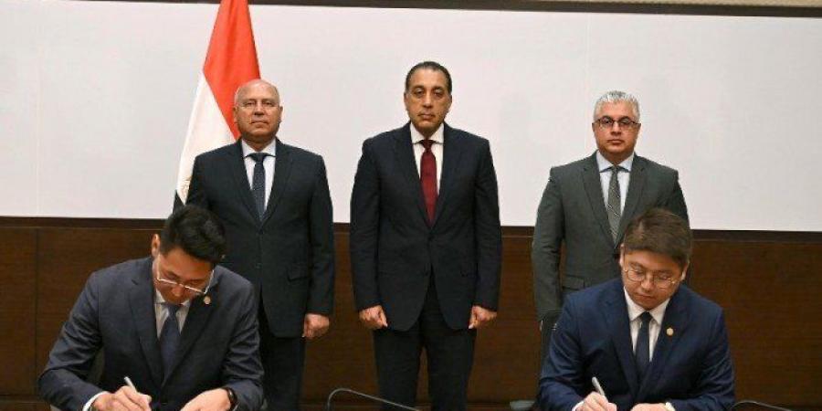 مصر.. رئيس الوزراء يشهد توقيع عقد مشروع مجمع صناعي لإنتاج مستلزمات الطاقة الشمسية بالسخنة