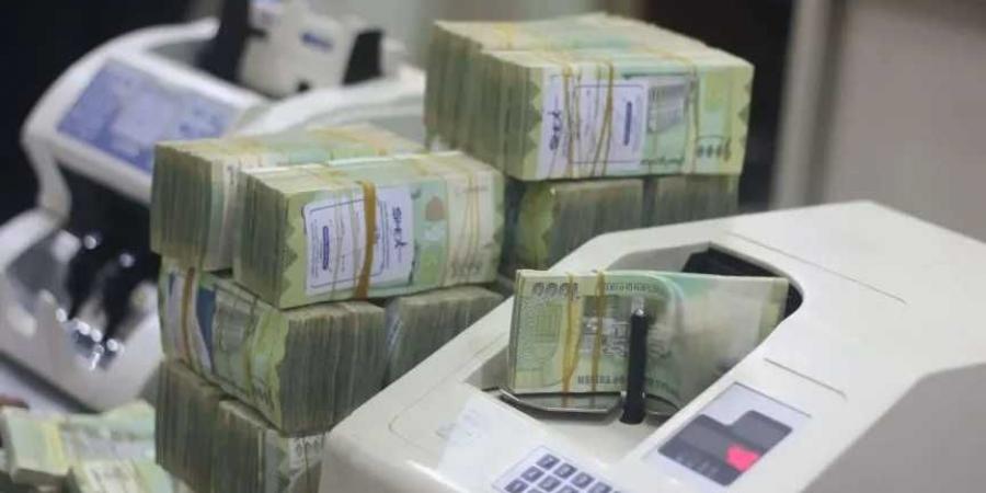 خبير اقتصادي: هذه أسباب انهيار الريال اليمني إلى مستوى غير مسبوق في تأريخه
