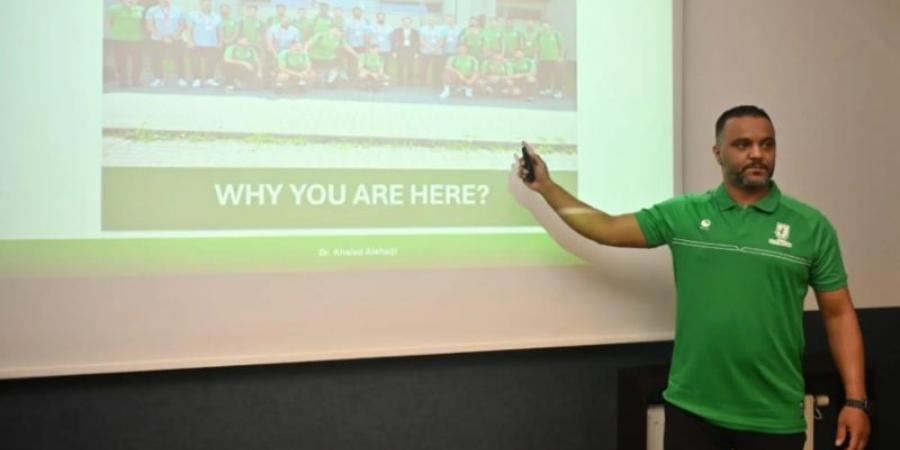 محاضرة تحفيزية للاعبي منتخب الشباب لكرة اليد في بطولة كأس العالم لكرة اليد