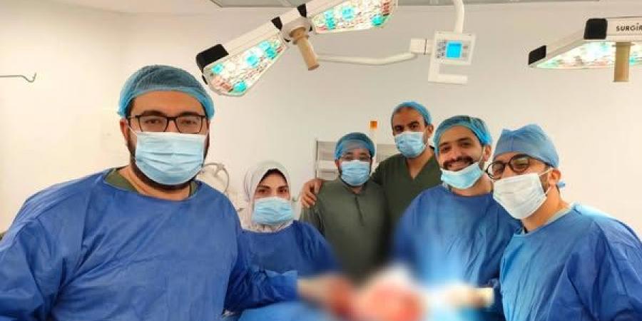 نجاح أول جراحة لإستئصال ورم بالغدة النكافية في مستشفى القصاصين