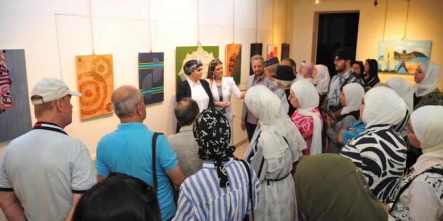 فوضى أنيقة.. معرض للفنانة أماني مسكة في ثقافي أبو رمانة
