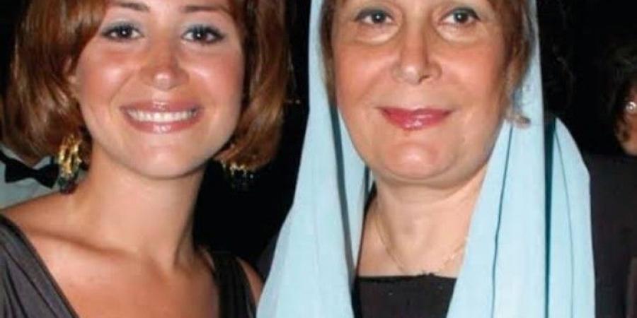 في حالة حرجة.. نقل زيزي مصطفى والدة منة شلبي إلى المستشفى