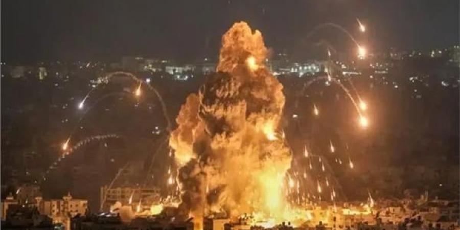 جيش الاحتلال يعلن قصف موقع لحزب الله في جنوب لبنان