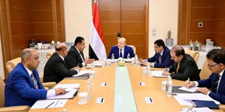 الصحفي عبدالرحمن أنيس يوجه رسالة نارية لوزراء الحكومة: ”كفوا عن التصريحات، نريد أفعالًا لا أقوال”