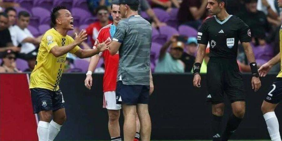 واقعة غريبة.. لاعب يتشاجر مع طبيبه بكأس العالم للأندية