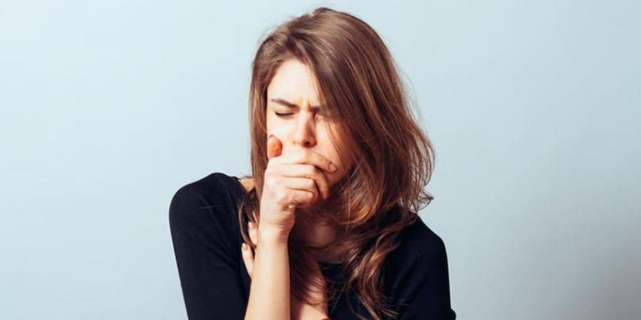 3 نوبات من السعال خلال 24 ساعة.. أهم أعراض متغير نيمبوس لفيروس كورونا