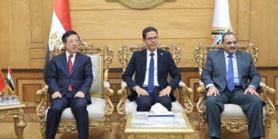 رئيسا جامعتي بنها الحكومية والأهلية يستقبلان وفداً من جامعة ووهان