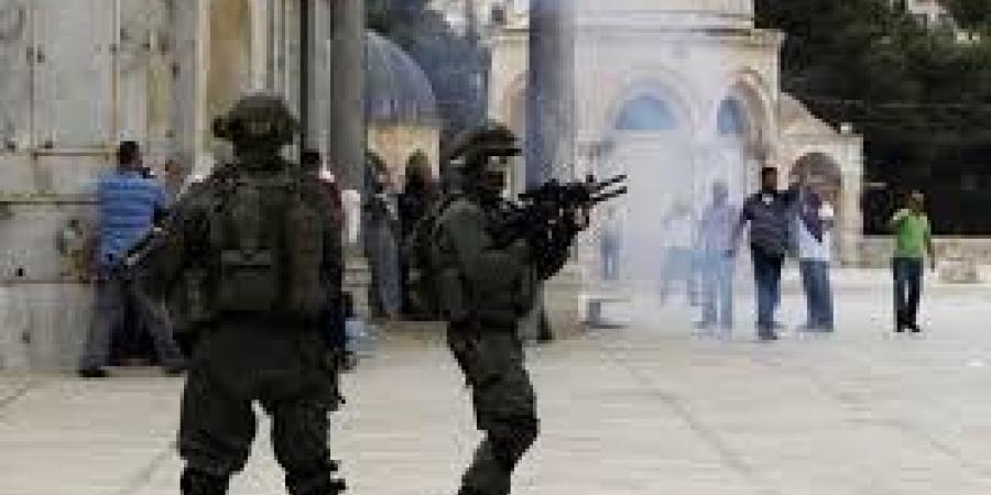 قوات الاحتلال الإسرائيلي تقتحم المسجد الأقصى وتعتقل 4 من حراسه