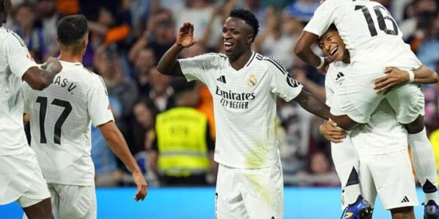 بالنقص العددي ريال مدريد يتقدم أمام باتشوكا بثنائية فى الشوط الأول