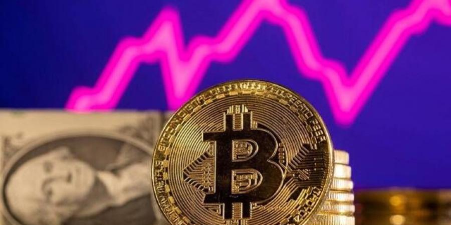 بتكوين تهبط دون 100 ألف دولار لأول مرة منذ مايو