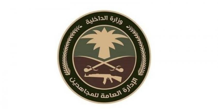دوريات الإدارة العامة للمجاهدين بجازان تقبض على مقيم لنقله 13 مخالفًا لنظام أمن الحدود