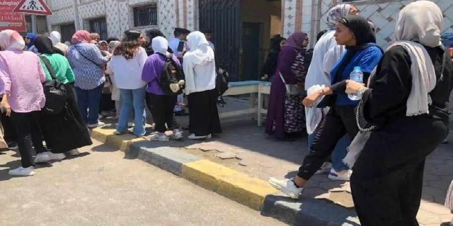 انتظام امتحانات الثانوية العامة بالإسكندرية وسط إجراءات مشددة
