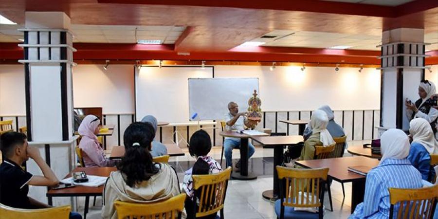 دورة مجانية بالدهان الدمشقي في مديرية ثقافة حمص
