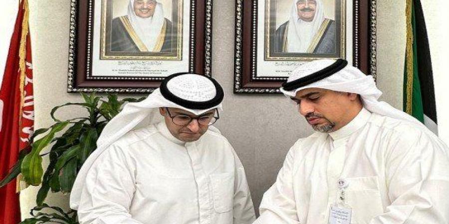وزير الإسكان الكويتي يدشن خدمة الاتصال المرئي لكبار السن وذوي الإعاقة الشديدة عبر تطبيق "سهل"