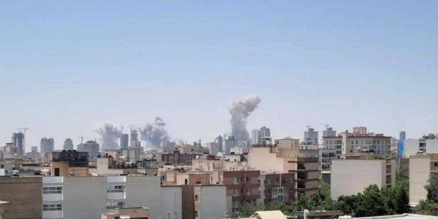 إسرائيل تقصف بوابة سجن “إيفين” سيئ السمعة .. أبرز معتقل للسجناء السياسيين والجواسيس في إيران ( فيديو)