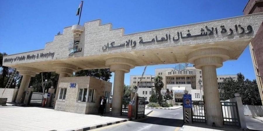 وزارة الأشغال: طبقة إسفلتية سطحية جديدة لطريق رأس النقب وتحويلات مرورية مؤقتة