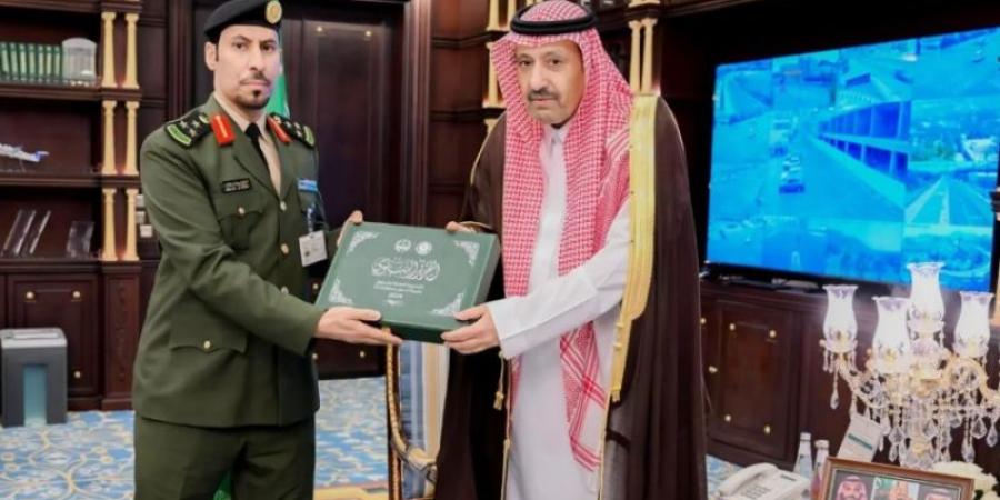 أمير منطقة الباحة يتسلّم التقرير السنوي لمديرية السجون بالمنطقة لعام 2024