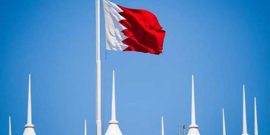 البحرين تدعو مواطنيها للجوء إلى أماكن آمنة بعد الضربات الإيرانية على قواعد أمريكية بالخليج