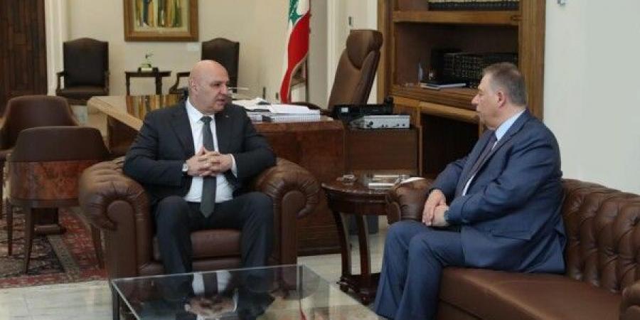 بعد تأجيل سحب السلاح الفلسطيني من مخيمات لبنان... سعد على الخط