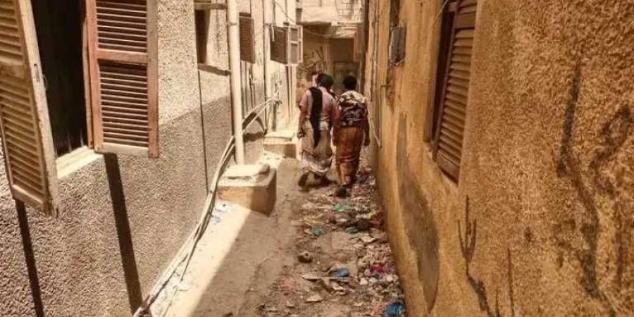 مدير عام مديرية القاهرة يعتمد مشروع ربط الصرف الصحي بحي الروضة الغربي بتعز