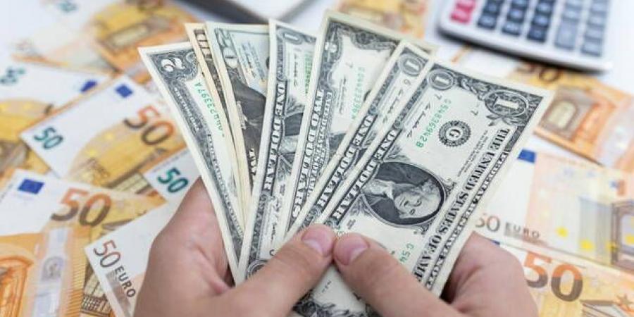 صعود الدولار وسط ترقب رد إيران على أمريكا