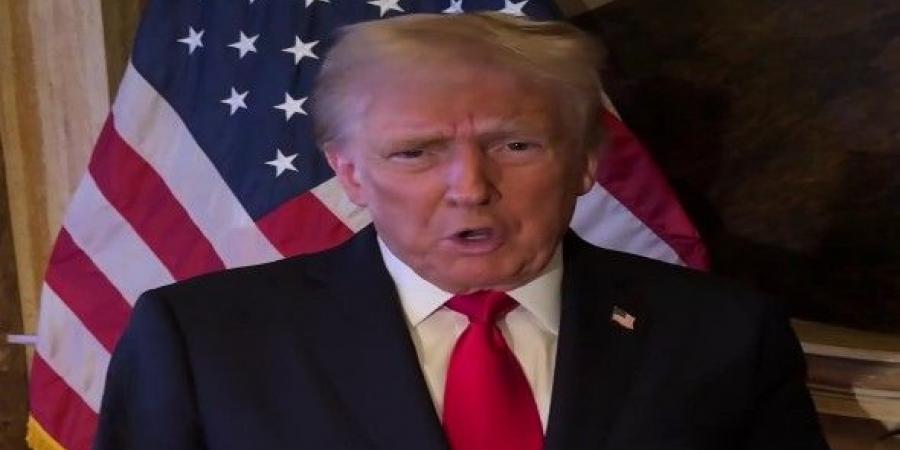 ترمب يدعو إلى «الصمود» مع دخول الرسوم حيّز التنفيذ