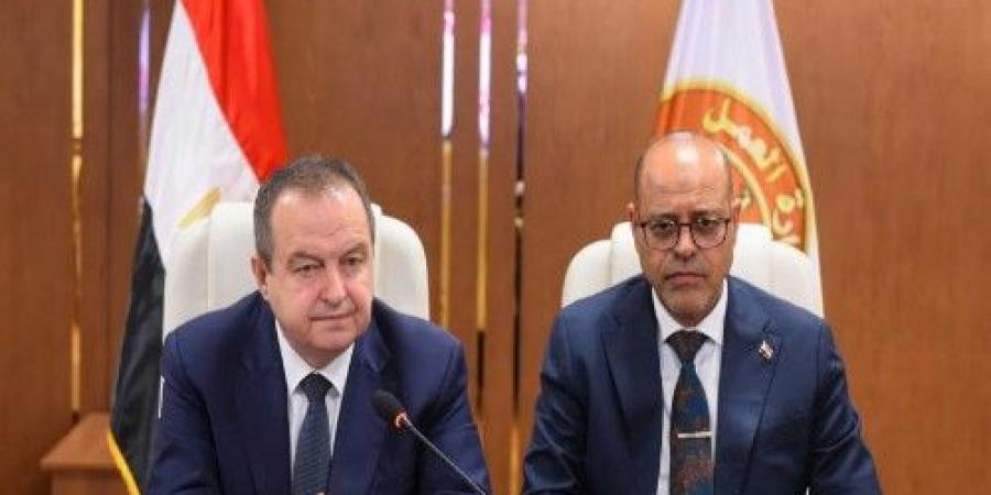 وزير العمل يبحث مع نائب رئيس وزراء صربيا فتح أسواق عمل جديدة للعم